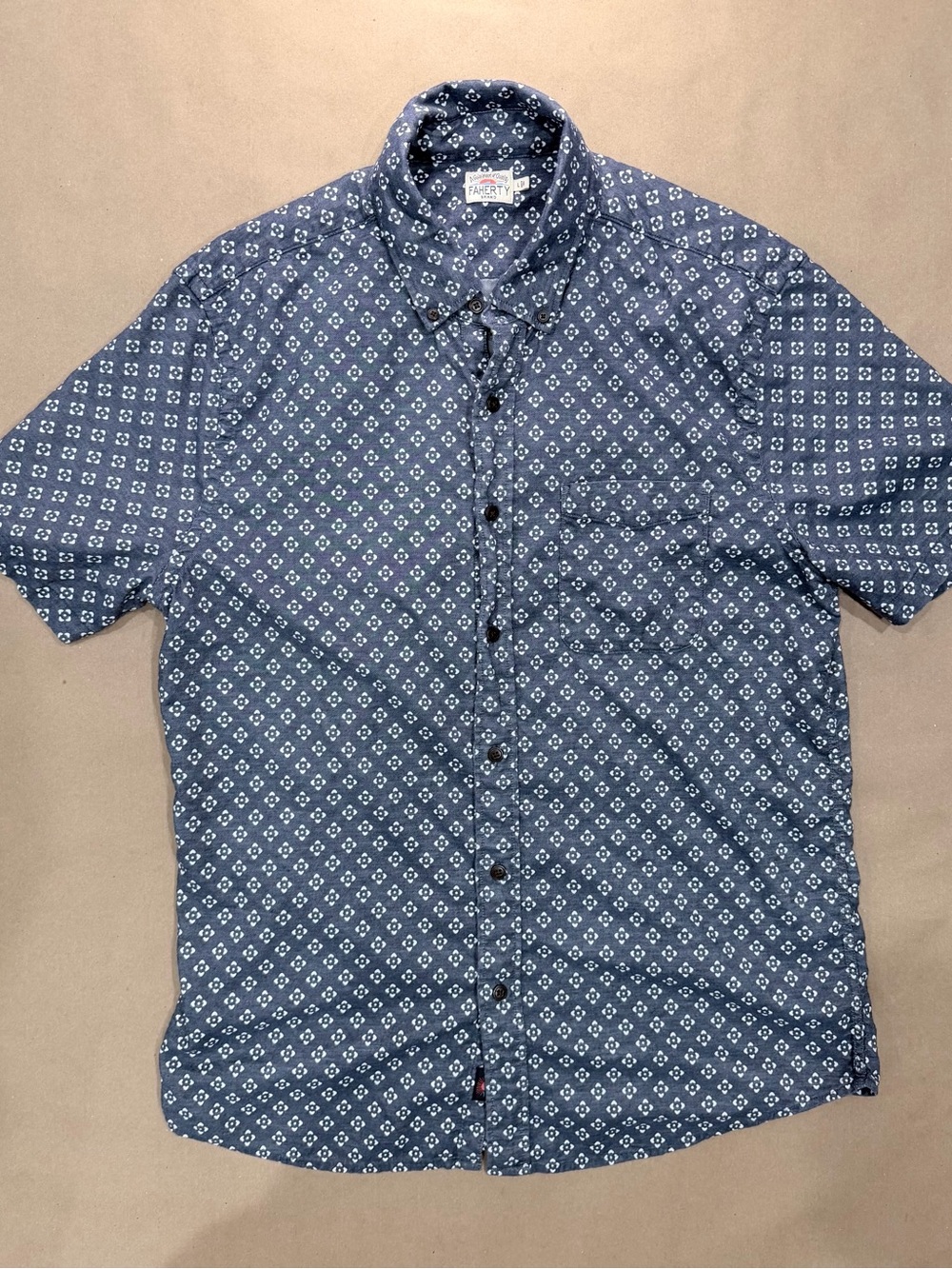 Faherty Short‑Sleeve Button‑Down – Men’s L Blue Geometric Lyocell/Cotton Shirt